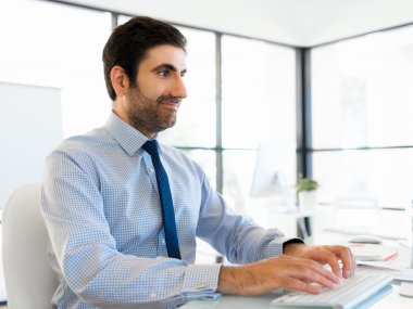 Kendinden emin ve kararlı