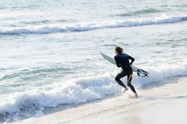 El surf me hace sentir vivo —  Fotos de Stock