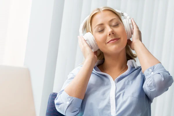 Immersed into music — Stock Photo, Image