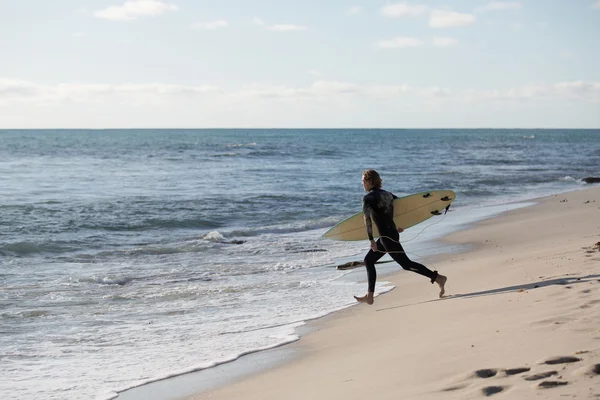 Hitting waves — Stock Photo, Image