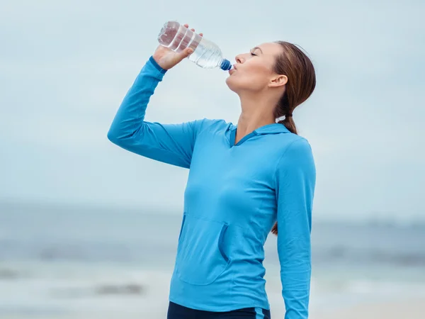 Short break to get some water — Stock Photo, Image