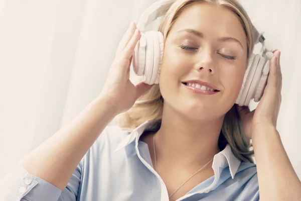 Immersed into music — Stock Photo, Image