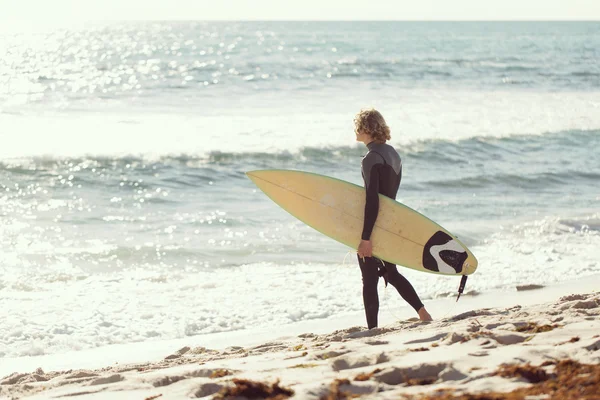 Surfing makes me feel alive — Stock Photo, Image