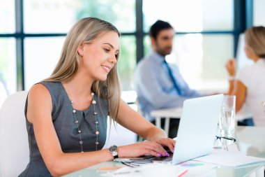 Hepimizin yapılması için bizim görevimiz vardır