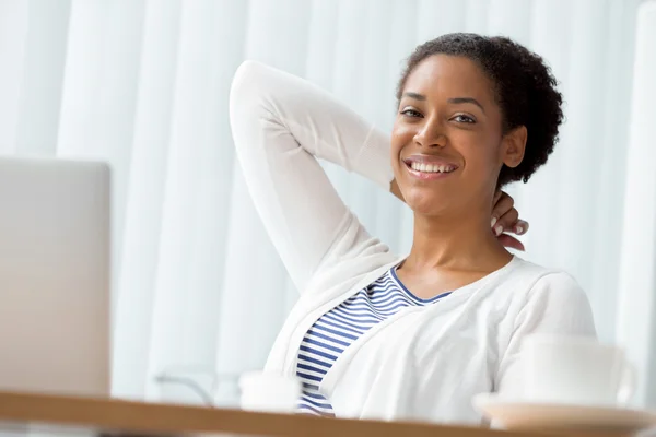 När arbetet är klart det är dags att koppla av — Stockfoto