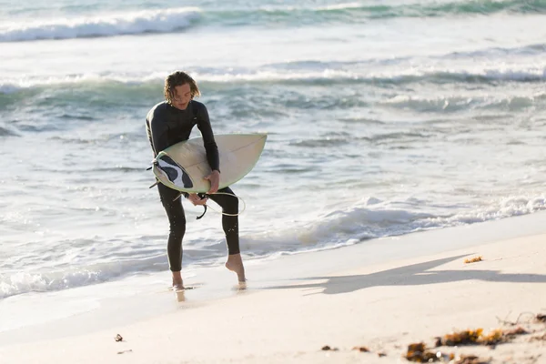 El surf me hace sentir vivo —  Fotos de Stock