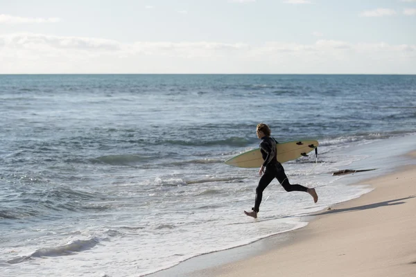 Hitting waves — Stock Photo, Image