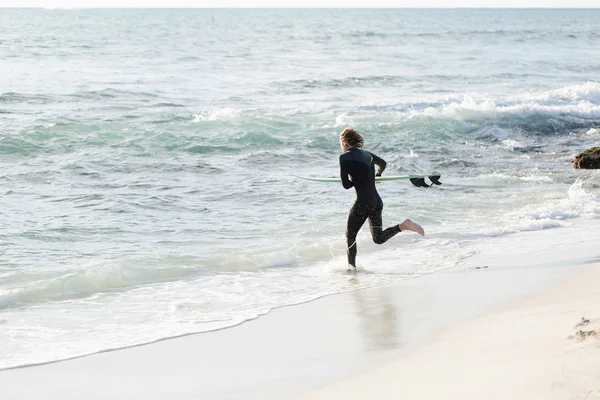 Surfing makes me feel alive — Stock Photo, Image