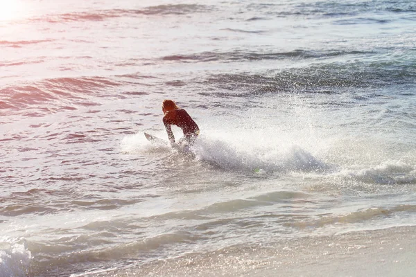 波を打つ — ストック写真