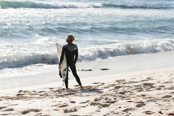 El surf me hace sentir vivo —  Fotos de Stock