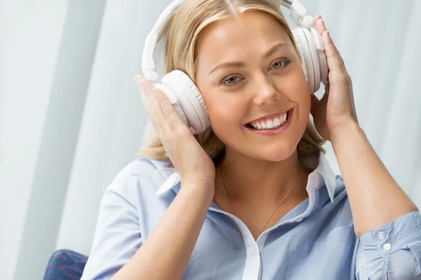 Jag hitta min motivation och energi i musik — Stockfoto