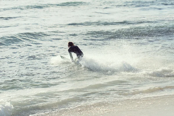 波を打つ — ストック写真