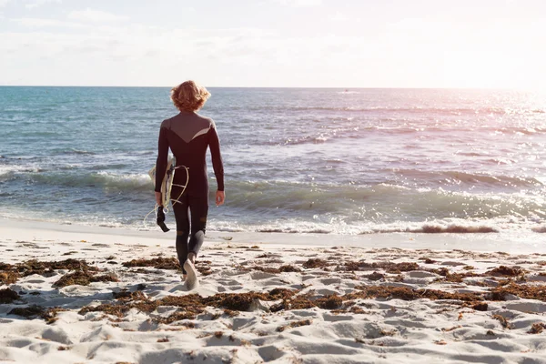 Hello ocean. I am coming — Stock Photo, Image