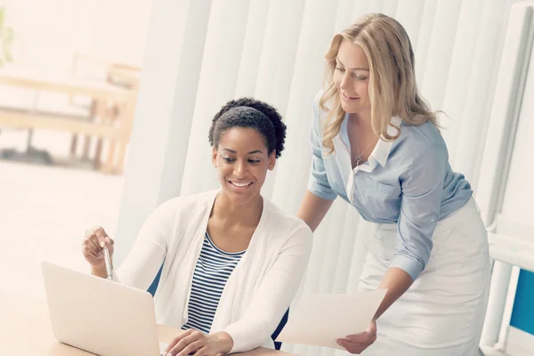 Dos profesionales son mejores que uno. — Foto de Stock