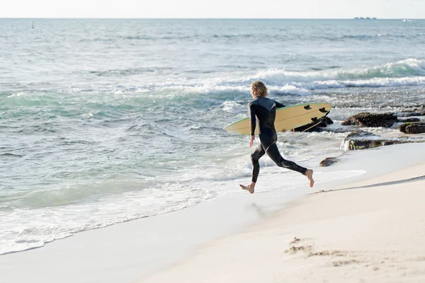 Surfen macht mich lebendig — Stockfoto