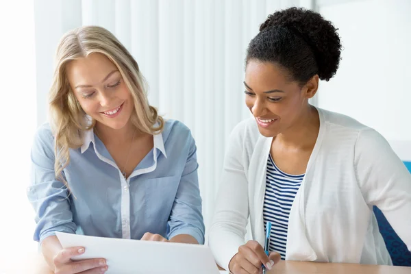 Twee professionals zijn beter dan een — Stockfoto