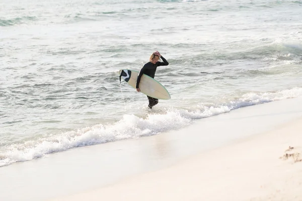 Surfování je pro mě cítit naživu — Stock fotografie