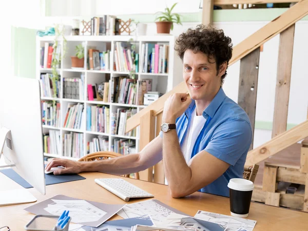 Onun yaratıcı iş konusunda ciddi