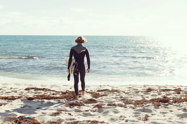 Hello ocean. I am coming — Stock Photo, Image