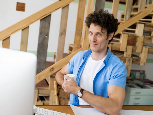 È bello sentirsi così a casa quando si è al lavoro — Foto Stock