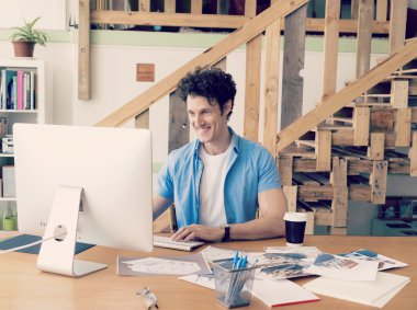 Onun yaratıcı iş konusunda ciddi