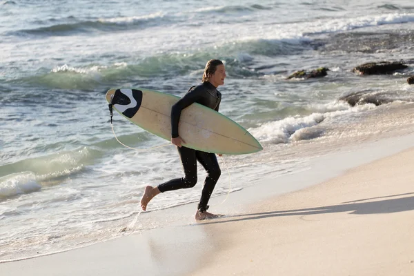 Surf mi fa sentire vivo — Foto Stock