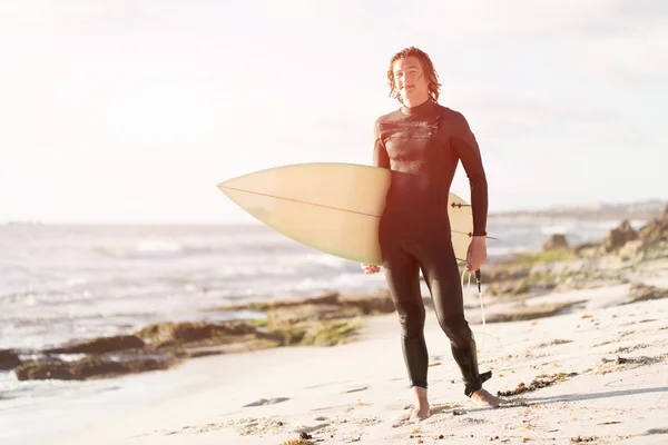 Surfing makes me feel alive — Stock Photo, Image