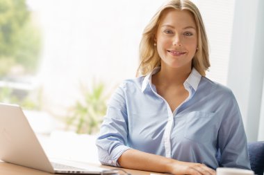 Profesyonel ve olumlu.