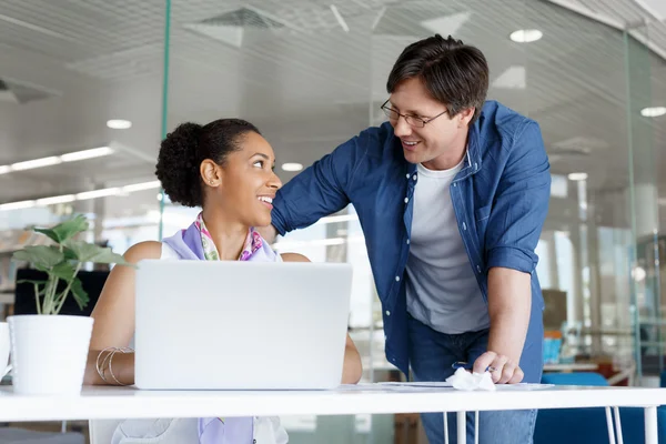 Expert is ready to help her with her work — Stock Photo, Image