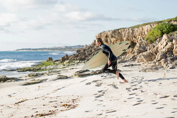 El surf me hace sentir vivo —  Fotos de Stock