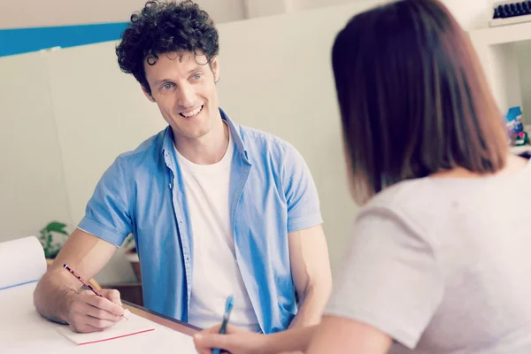 Diskussion bringt neue Ideen — Stockfoto