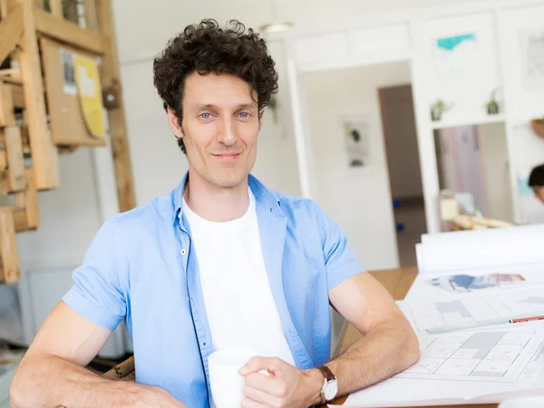 Es genial sentirse como en casa cuando estás en el trabajo. — Foto de Stock