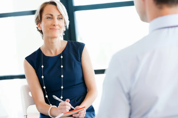 She is a great leader — Stock Photo, Image