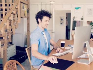 Onun yaratıcı iş konusunda ciddi