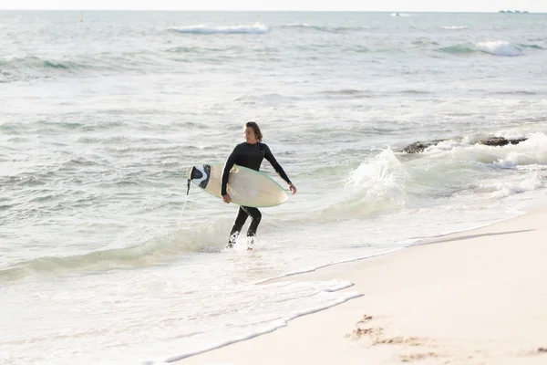 Surfing sprawia, że czuję żywy — Zdjęcie stockowe