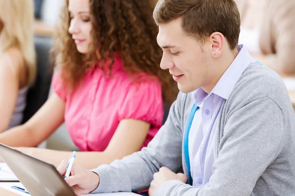 Estudiantes en clase — Foto de Stock