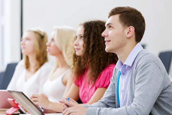 Estudiantes en clase — Foto de Stock