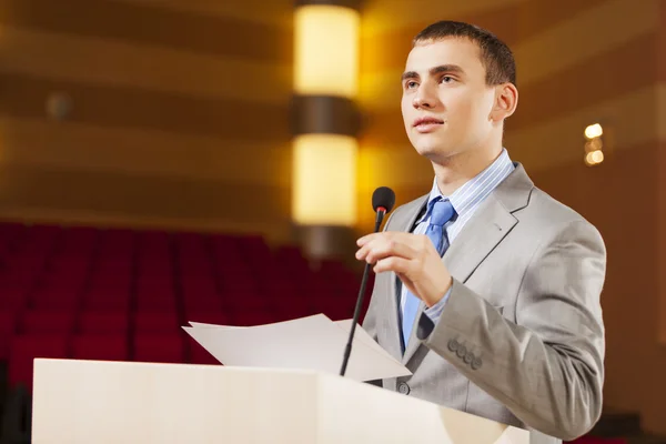 Speaker at stage — Stock Photo, Image