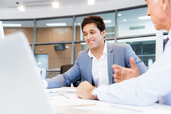 La discusión es el camino a la solución —  Fotos de Stock