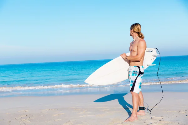 Pronti a colpire le onde — Foto Stock