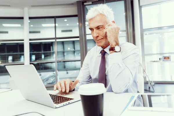 Zijn verbonden en in aanraking — Stockfoto