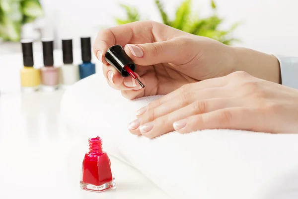 Woman applying polish — Stock Photo, Image