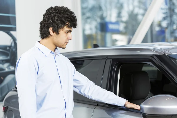 Compra de carro — Fotografia de Stock