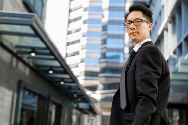 Benim iş konusunda ciddi