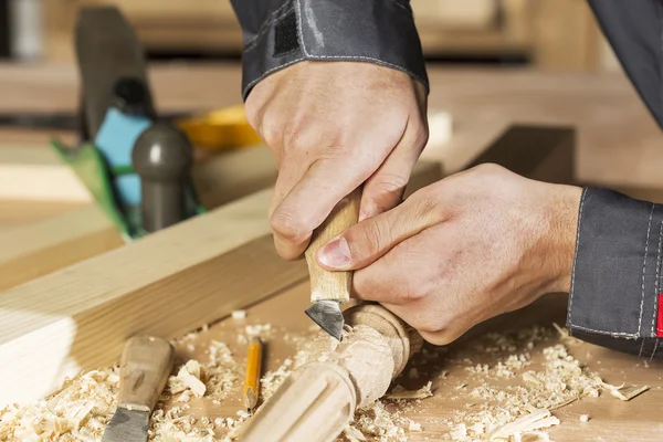 Tischler bei der Arbeit — Stockfoto