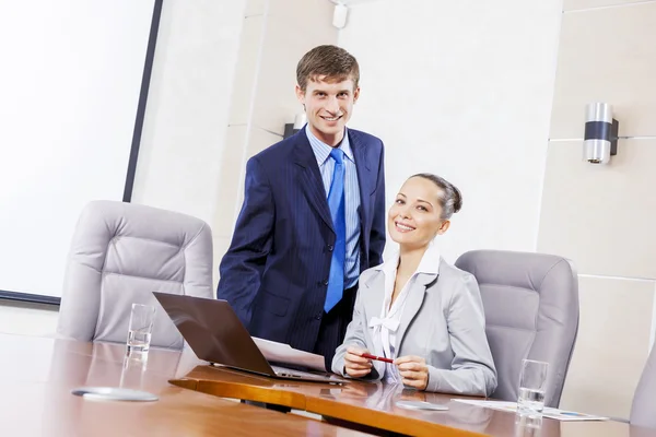 Momentos de trabalho de escritório — Fotografia de Stock