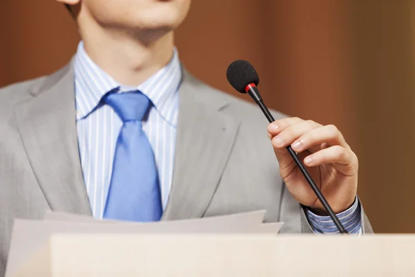 Speaker at stage — Stock Photo, Image