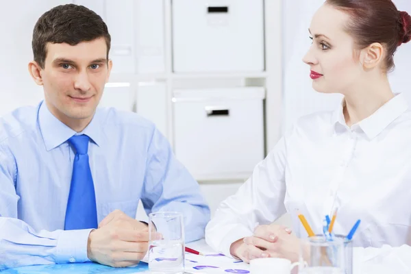 Zusammenarbeit in Partnerschaft — Stockfoto