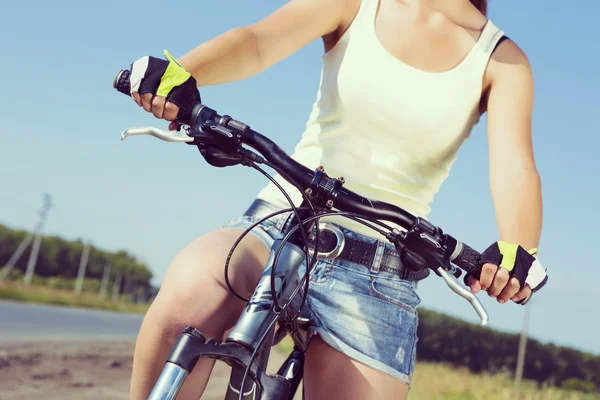 Letni spacer rowerem — Zdjęcie stockowe