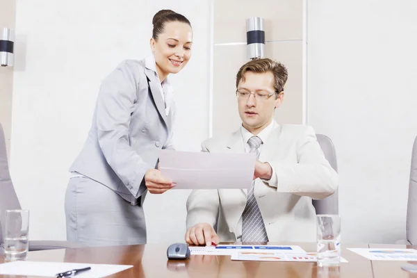 Momentos de trabalho de escritório — Fotografia de Stock